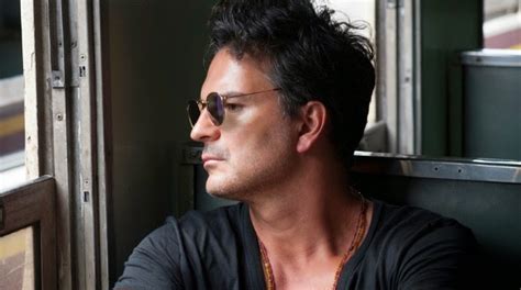 Ricardo Arjona Lanza V Deo De Cavern Colas Video