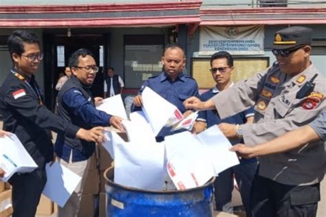 9 752 Surat Suara Pemilu Yang Rusak Di Kota Serang Dimusnahkan ANTARA