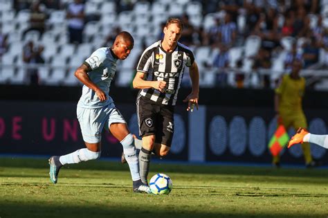 Grêmio joga time alternativo e acaba superado pelo Botafogo no Engenhão