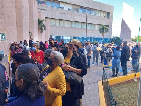 Se Aglomeran Más De Mil Personas Haciendo Fila En El Imss A Todos Los