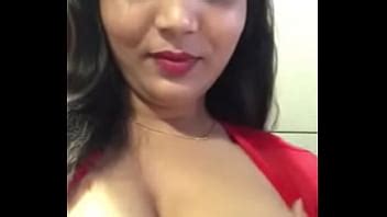 Indian Girl Showing To Her BF XVIDEOS