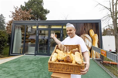 Ersatzverkehr Bus Crash Feinbäckerei Richter in Dresden schmiedet