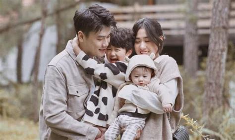 Hot mom Trang Lou em gái Huyme kỷ niệm 7 năm ngày cưới hai nhóc tỳ lộ diện cực yêu