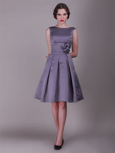 Vintage Bridesmaid Dress With Pleated Skirt And Rose Details Vestiti