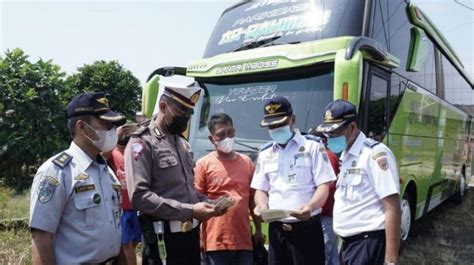 Pastikan Kelaikan Jalan Armada Bus Angkutan Lebaran Dishub Batang