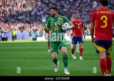 Unai Simon Spanien Nationalmannschaft Euro Marc Cucurella