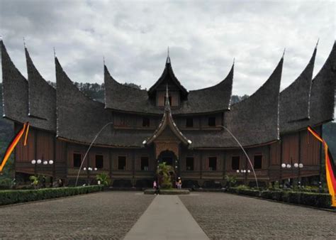 Keunikan Rumah Gadang Minangkabau Tahan Gempa Blog Ruparupa