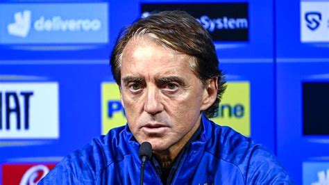 Clamorosa Rottura Nel Calcio Roberto Mancini Lascia La Panchina Dell