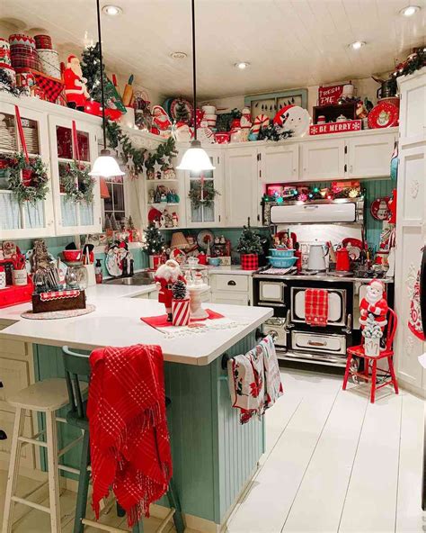 Spread Some Cheer With These Kitchen Christmas Decorating Ideas