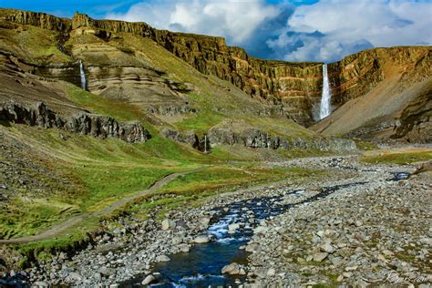 Cascada Hengifoss a treia cea mai înaltă cascadă din Islanda