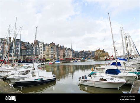 Vieux Port Honfleur Banque De Photographies Et Dimages à Haute Résolution Alamy