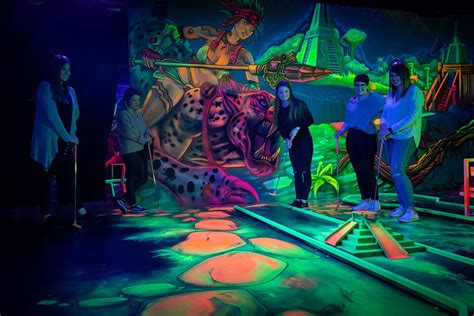 4D Schwarzlicht Minigolf in Mönchengladbach GlowZone