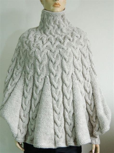 Hand Stricken Rollkragen Poncho Mit Ärmeln Aus Alpaka Von Tvkstyle