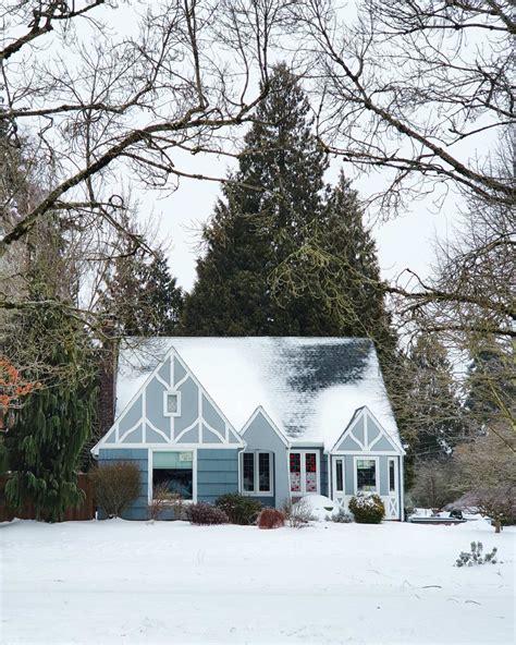 Snow in Portland: Urban skiing & sledging for groceries