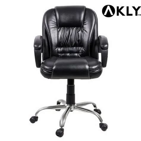 Leather Oakly Revolving Black Office Chair At Rs In New Delhi Id