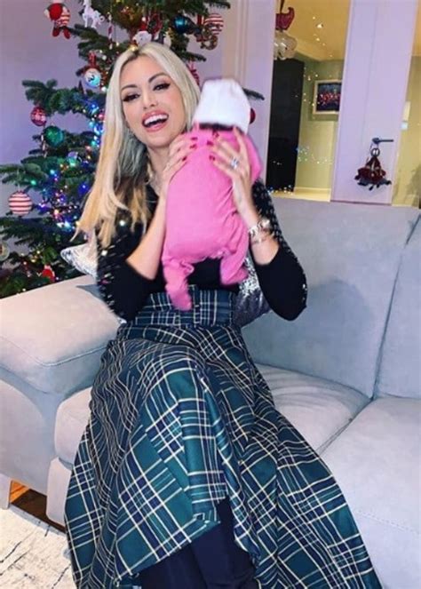 Rosanna Davison Shares Stunning Nude Photo Ahead Of Twins Birth Extra Ie