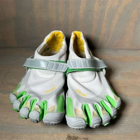 Vibram Shoes Vibram Womens Fivefingers Bikila Barefoot Running