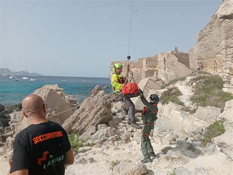 Elicottero Del 15 Stormo Recupera Turista Ferita Sull Isola Di Favignana