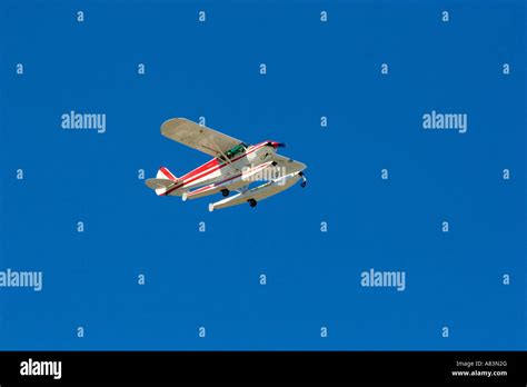 Piper Super Cub float plane in flight Stock Photo - Alamy