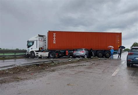 Paura Sulla Nola Villa Literno Camion Invade La Corsia Opposta E Un