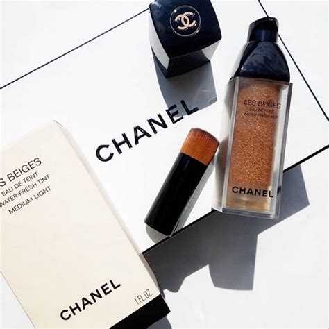 Kem N N Chanel Les Beiges Eau De Teint Water Fresh Tint Light Ml