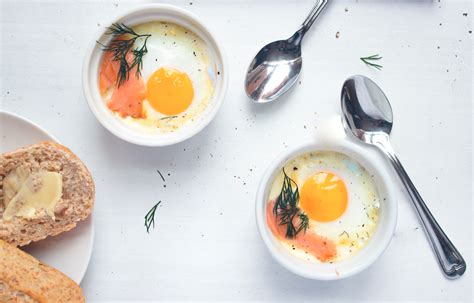 Oeufs Cocotte Met Zalm En Dille Zo Maak Je Deze Eitjes Uit De Oven