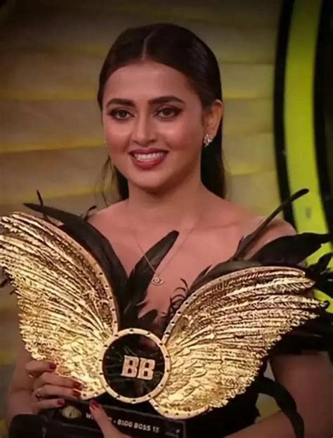 Tejasswi Prakash Wins Bigg Boss 15 Pictures Of The Actress Lifting