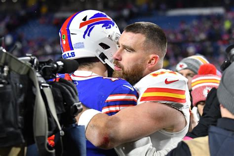 Bills QB Josh Allen has odd exchange with Chiefs TE Travis Kelce after loss