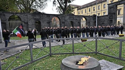 Parata Neofascista Nel Centro Di Milano Il Novembre I Militanti Di