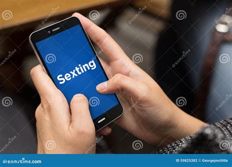 212 Sexting Fotos Libres De Derechos Y Gratuitas De Dreamstime