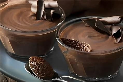 Mousse de chocolate bem cremoso chocolatudo e fácil de fazer