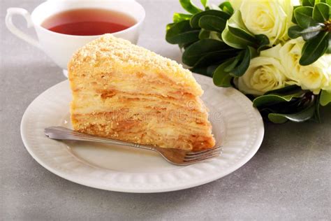 Mille Feuille Torta De Las Natillas Y Del Caramelo Foto De Archivo