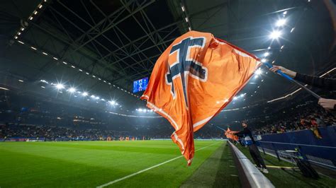 Les Ultras De Schalke Tendent Une Embuscade Aux Supporters De Bergame