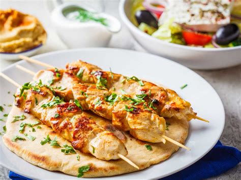 Souvlaki Griego Con Salsa Tzatziki PequeRecetas