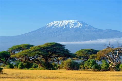 Point Culminant De L Afrique Le Mont Kilimanjaro Offre De Magnifiques