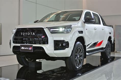 Toyota Hilux Revo GR Sport Rilis Bedanya Dengan Hilux GR Parts Apa