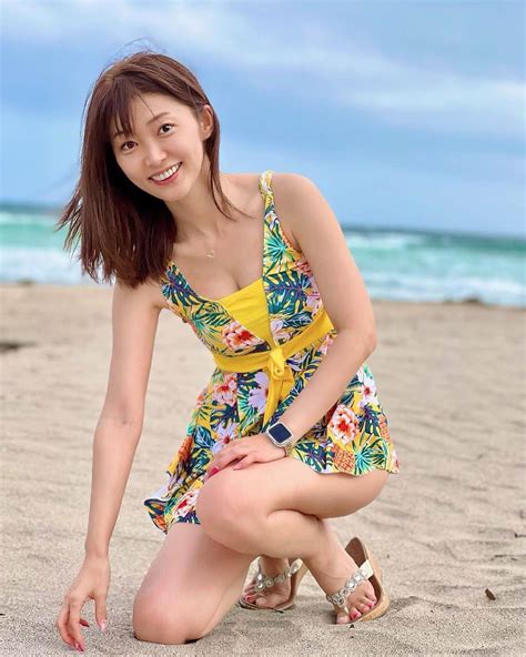 織田千穂さんのインスタグラム写真 織田千穂instagram 「続、貝拾い…🐚 こっちの水着はリゾートっぽい🏝️柄 Sheinの