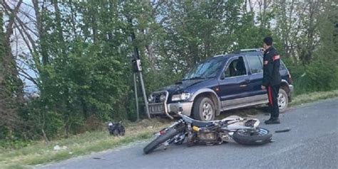 Termoli Guglionesi Fuoristrada Contro Moto A Guglionesi 20enne Al