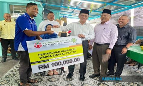 Hanya Usahawan Yang Memiliki Sijil Halal Adalah Bumiputera Azzainmart