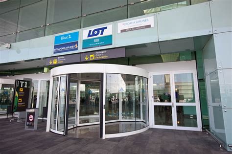 Automatic Revolving Doors Guarantee Security And Fluidity At Airports