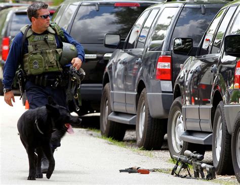 Houston Swat Team Subdues Man With 4 Knives