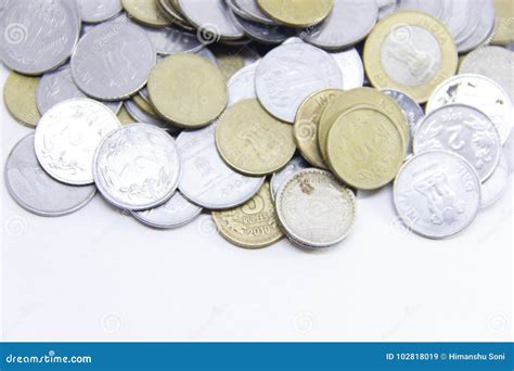 Valuta immagine stock. Immagine di giallo, valuta, indiano - 102818019