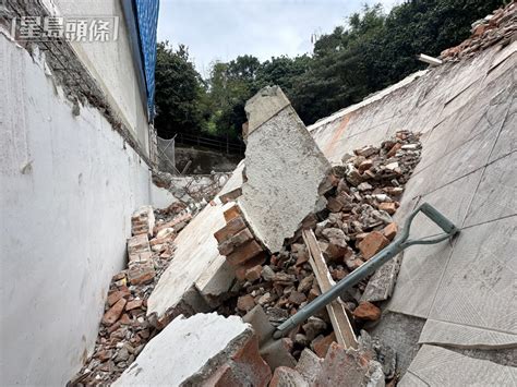 中葵涌村男工拆屋遭石屎牆壓倒 留醫一日不治 星島日報