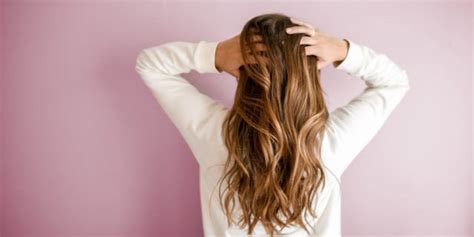 Caduta Dei Capelli Nelle Donne Quando Preoccuparsi E I Rimedi DireDonna