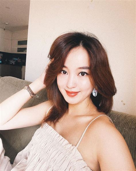 Chị cả làng hot girl Việt khoe body xịn xò dù đã con