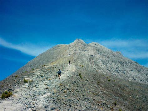 PAKET PENDAKIAN GUNUNG MERAPI FASILITAS LENGKAP - Wisata Gunung Indonesia