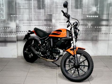 Ducati Scrambler Sixty Colore Atomic Tangerine Usato In Vendita