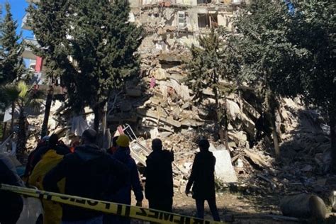 Kahramanmaraş ta ikinci deprem 12 katlı binayı yıktı Güncel Haberler