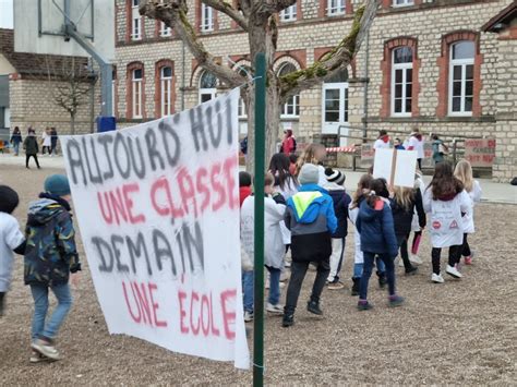 Loire Carte Scolaire Trois Fermetures Et Dix Sept Ouvertures De Classe