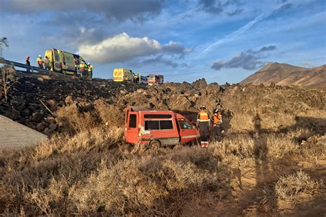 Una Furgoneta Se Sale De La Carretera A La Altura De La Hoya Diario